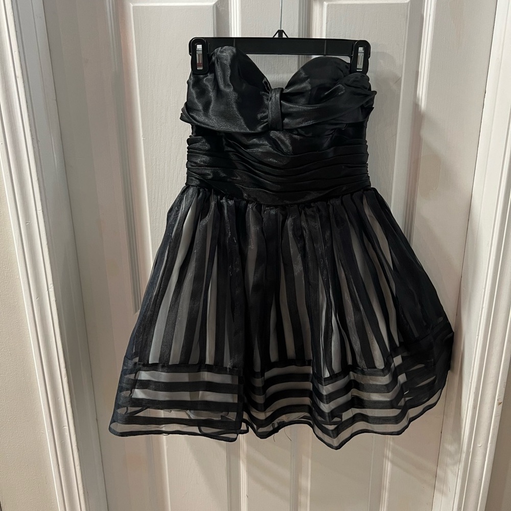 Betsey Johnson strapless black sweetheart neck dress